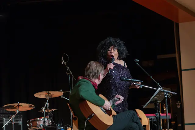 Kim Cooper eröffnete den musikalischen Abend. | Foto: Santrucek