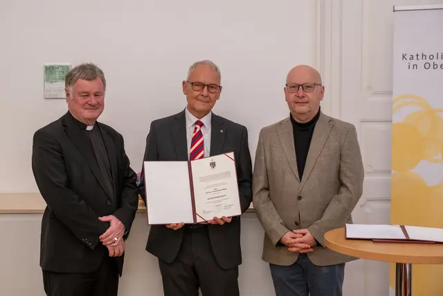 Anton Konrad Riedl wurde zum Konsistorialrat ernannt.  | Foto: Diözese Linz/Kienberger