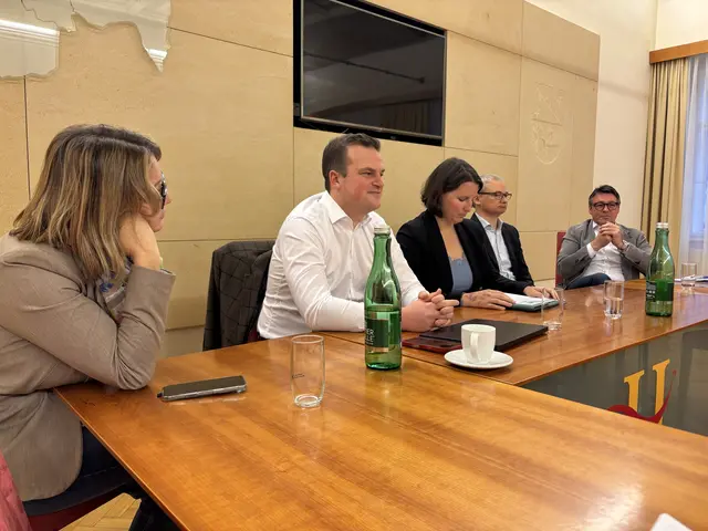 Politische Verantwortliche informieren über Projekte und Finanzschwerpunkte der kommenden Jahre. | Foto: Alexandra Goll