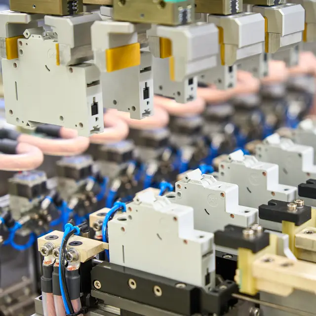 20 Millionen LS-Schalter sollen künftig jährlich in Schrems vollautomatisiert produziert werden. | Foto: Eaton