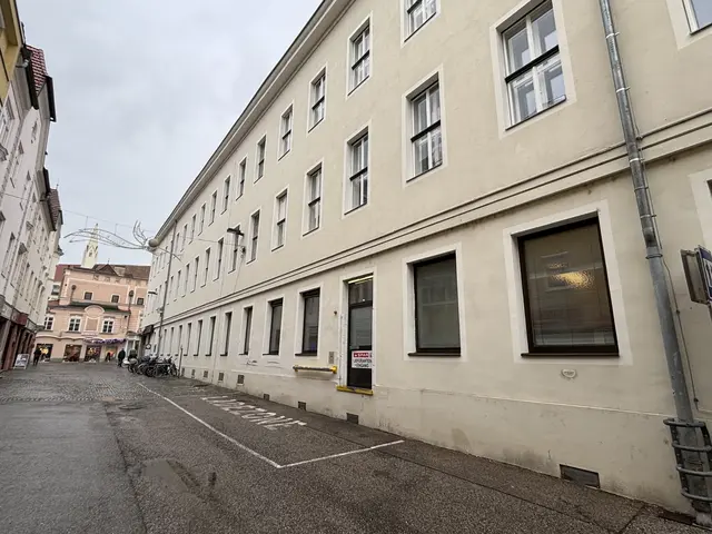 Das bestehende Gebäude aus Perspektive Sparkassegasse. Dieser Teil wird saniert und nicht abgerissen. | Foto: sg