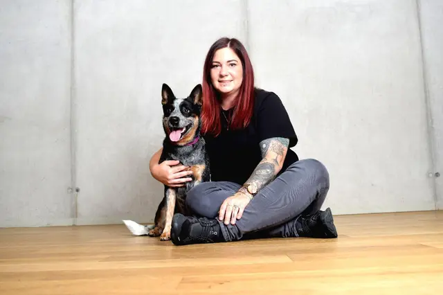 Sarah aus Marchtrenk mit ihrer Hündin Helix, die gemeinsam ausrücken, um vermisste Personen zu suchen. | Foto: MeinBezirk