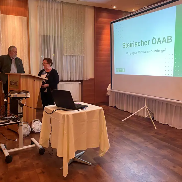 Die bisherigen Verantwortlichen Gerhard Luczu und Brigitte Koch beim Vortragen des Tätigkeitsberichtes.  | Foto: ÖAAB-GU