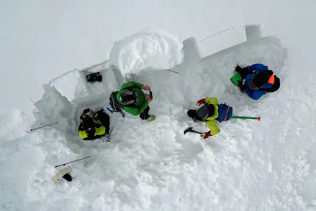 Im Bild: Ausbildung der Lawinenwarnkommissionen am Kitzsteinhorn in Kaprun. | Foto: Land Salzburg/Melanie Hutter