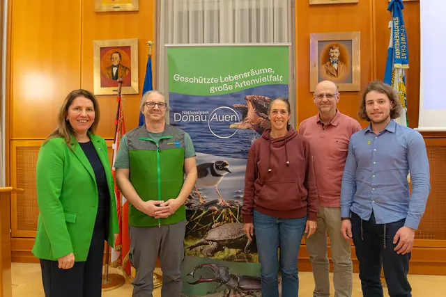 Nationalparkdirektorin Edith Klauser, Nationalpark Donau-Auen-Projektleiter Christoph Litschauer, Volksschullehrerin Sonja Pleyer, Umweltstadtrat und Gewässerökologe Peter Pinka (Grüne), Fischökologe Tobias Leister | Foto: Gillmann