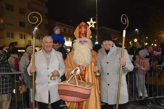 Der Nikolaus und seine "Helfer": Vizebürgermeister Michael Leitgeb, Nikolaus, Bürgermeister Georg Rosner | Foto: MeinBezirk/Michael Strini