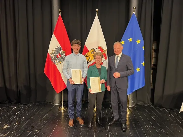 Lukas Laska, Dagmar Lauffer-Neumann und Landeshauptmann Thomas Stelzer. | Foto: Christof Neumann