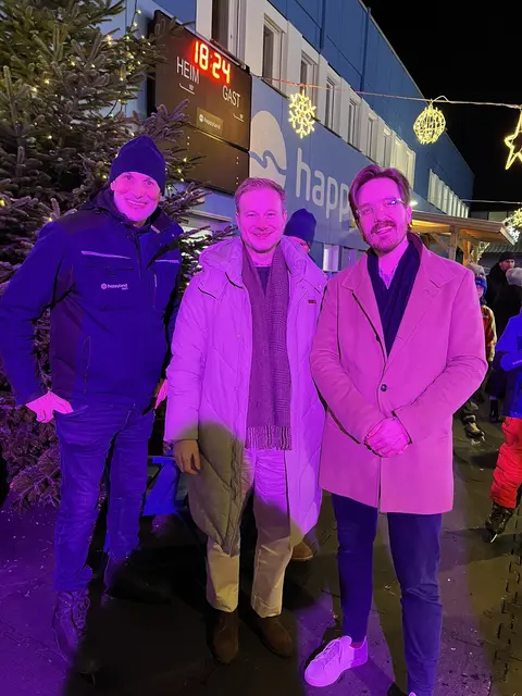 Finanzstadtrat Konrad Eckl (ÖVP) war bei der Eröffnung des Eislaufplatzes ebenfalls mit dabei. | Foto: Happyland