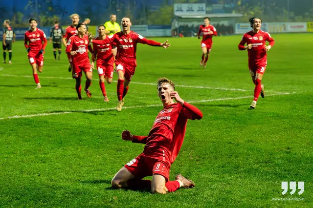 Leobendorfs Fußballer haben allen Grund zum Jubeln: Sie dürfen sich als Herbstmeister der Regionalliga Ost feiern lassen.  | Foto: Andreas Cichini