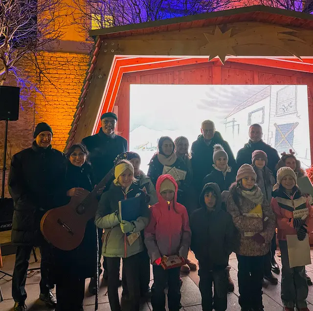 Bei einer kleinen Andacht wurde die digitale Krippe eröffnet.  | Foto: Diözese Eisenstadt/Rothleitner