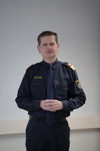 Bezirkspolizeikommandant Johann Neumüller schilderte den Unfall. | Foto: Santrucek