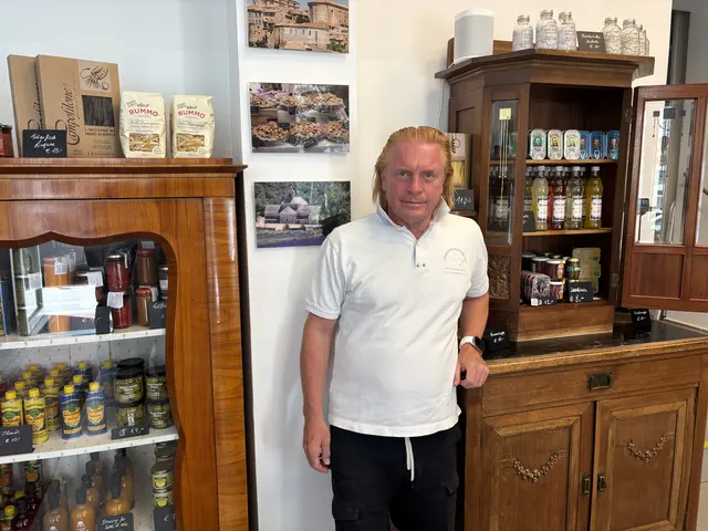 Michael Perr: "Wir Geschäftstreibenden in der Porzellangasse wünschen uns eine neue Kurzparkzone. Unsere Kunden und Lieferanten könnten viel schneller einen Parkplatz finden." | Foto: Fabian Franz/MeinBezirk