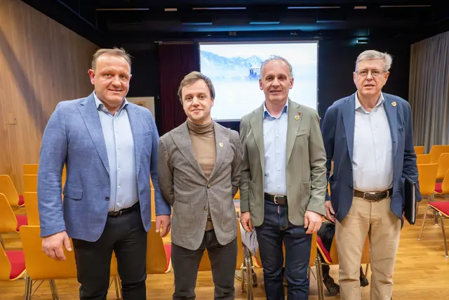 v.l. Georg Lenk (2. Obmann Stellvertreter), Geschäftsführer Wolfgang Kostenzer, Obmann Frank Kostner und Aufsichtsratvorsitzernder Gebhard Klingler. | Foto: Gabriele Grießenböck