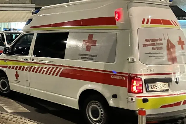 Der Verletzte wurde ins Krankenhaus gebracht. (Symbolfoto) | Foto: MeinBezirk/Evelyn Wanz