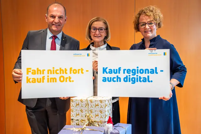 Die NÖ Volkspartei, hier mit dem Landesabgeordneten Otto Auer, Landeshauptfrau Johanna Mikl-Leitner und Landesrätin Christiane Landesrätin Teschl-Hofmeister, unterstützt ebenfalls den lokalen Handel.  | Foto: VP NÖ