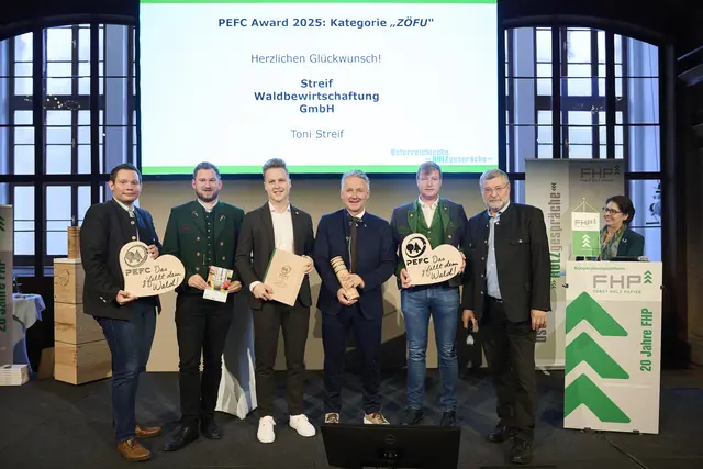 Die Siegerehrung fand bei den "Österreichischen Holzgesprächen" statt. | Foto: Hörmandinger