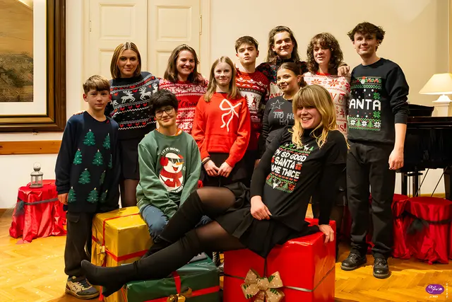 Das junge Theater "Gutgebrüllt" gibt weihnachtliche Klänge von sich. | Foto: Junges Theater