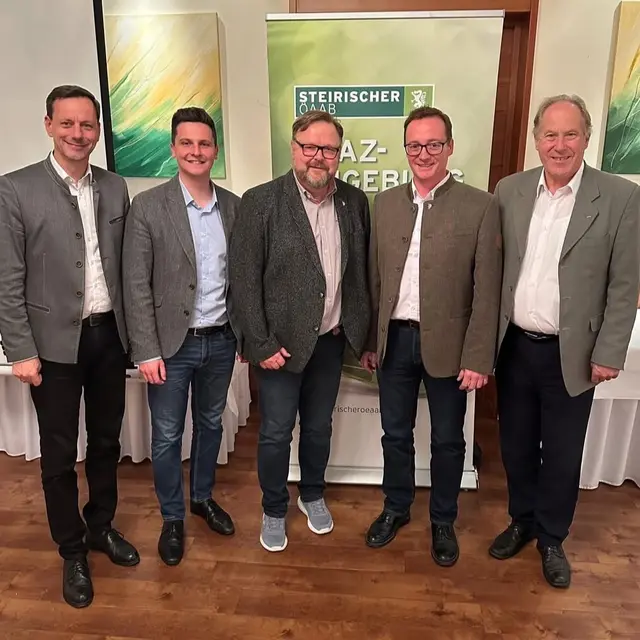 Der neu gewählte Ortsgruppenobmann GR Christian Konrad (mi) mit den Ehrengästen. V.l.n.r.: NRAbg. Ernst Gödl, ÖAAB-LGF KR Lukas Tödling, Vzbgm. Mario Schwaiger und ÖAAB-BO KR Peter Kirchengast. | Foto: ÖAAB-GU