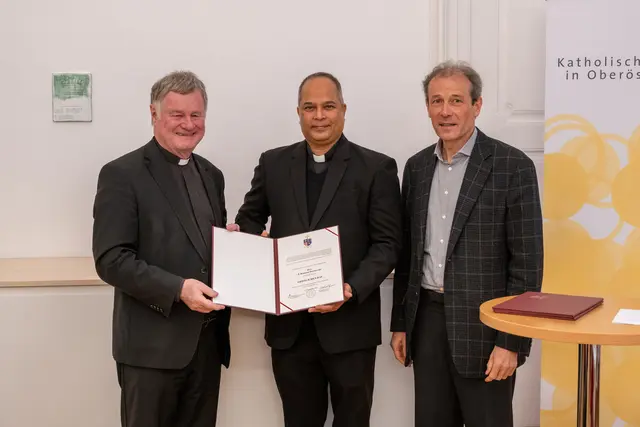 Auszeichnung für Ransom Pereira. | Foto: Diözese Linz/Johannes Kienberger
