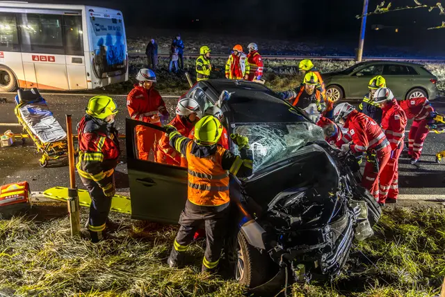 Der 70-jährige Autofahrer aus dem Bezirk Eferding überlebte den Unfall nicht, er verstarb noch am selben Tag.  | Foto: Hermann Kollinger