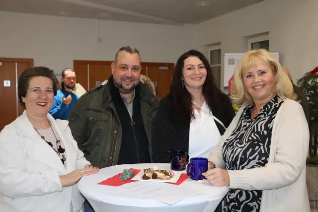 v.l. Erika Wippelhauser, Rudolf Baumgartner (MeinBezirk Braunau) Marlis Trauner und Andrea Brunner 