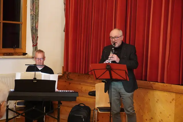 Markus Bauer und Alexander Ringler stimmten musikalisch ein.  | Foto: AMG