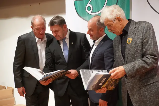 Ein Stolzer Blick in das Endergebnis darf natürlich nicht fehlen.  | Foto: AMG