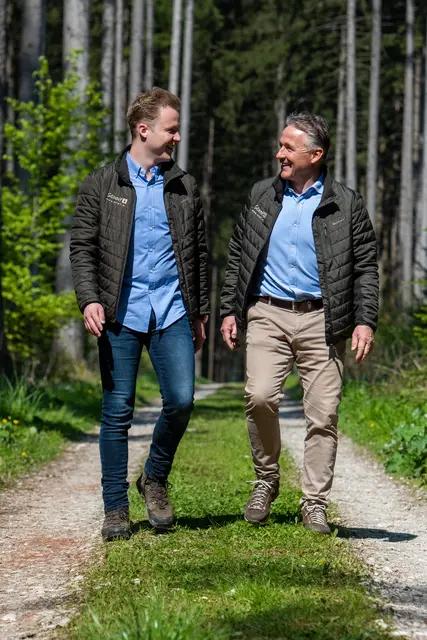 Anton Streif jun. und Toni Streif. | Foto: Streif Waldbewirtschaftung