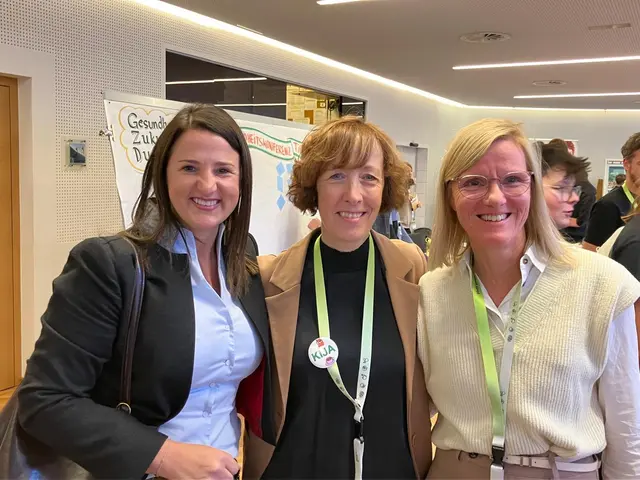 Jugendlandesrätin Astrid Mair, POJAT-Geschäftsführerin Martina Steiner und Doris Lienher (Abteilung Öffentliche Gesundheit Land Tirol) bei der Jugendgesundheitskonferenz in St. Johann. | Foto: POJAT