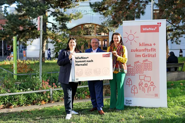 (v.l.n.r.) Vizebürgermeisterin und Wohnbaustadträtin Kathrin Gaál (SPÖ), Bezirksvorsteher Hernals Peter Jagsch (SPÖ), Wohnbausprecherin Selma Arapovic (Neos) bei der Projektpräsentation.  | Foto: Stadt Wien/Martin Votava