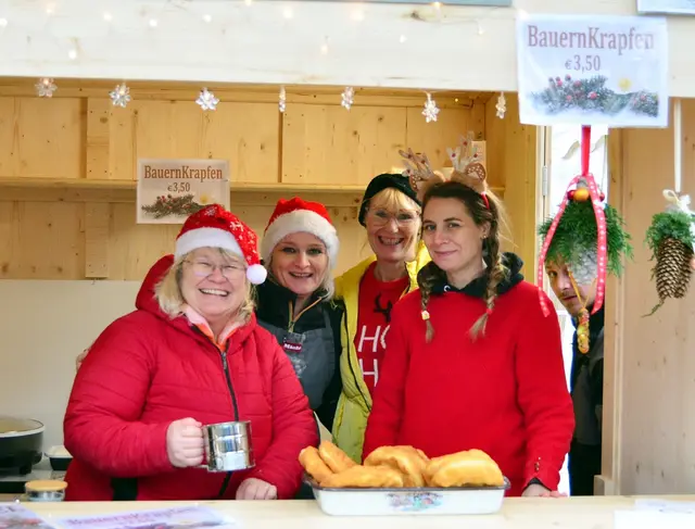 Beim Feuerwehrfrauenchor "Feuer und Flamme" gibt es knusprige Bauernkrapfen