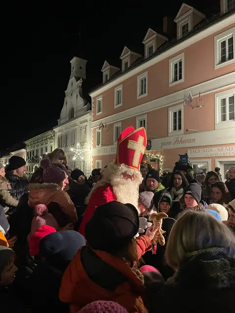 ...an die Kinder. | Foto: Günther Koch