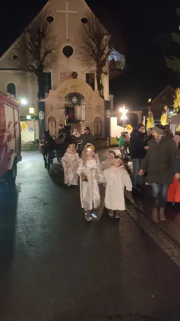 ...um anschließend mit der Kutsche, wieder über den Hauptplatz zurück zu entschwinden, genauso wie sie gekommen waren. | Foto: Günther Koch