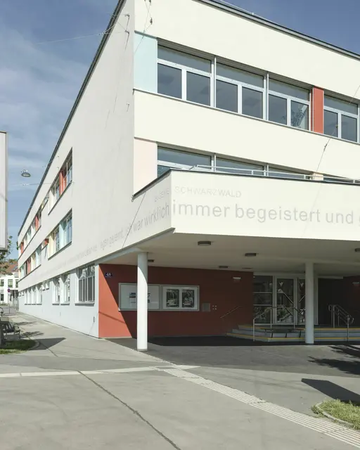 Die Marathonlesung fand wie jedes Jahr im großen Festsaal der VHS Hietzing statt - und wurde live ins Internet übertragen. | Foto: Paul Ott