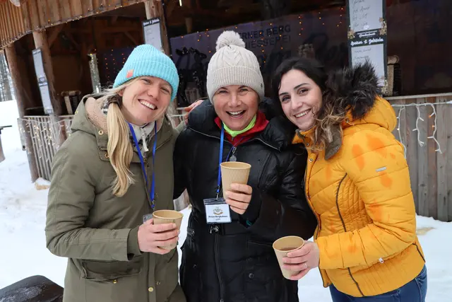 Svea und Bea Ganster mit Angelika Saiti | Foto: Christopher Polesnig