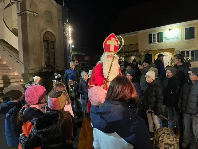 Mit großem Hallo und leuchtenden Kinderaugen... | Foto: Günther Koch