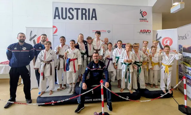 Die Trainer zeigten sich stolz auf ihr Team. | Foto: LZ St. Johann