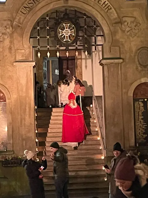 und kehrte mit seiner Engels-Schar,... | Foto: Günther Koch