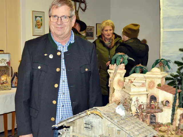 Kripperlbauer Franz Hager hat schon über 10 Krippen gebaut