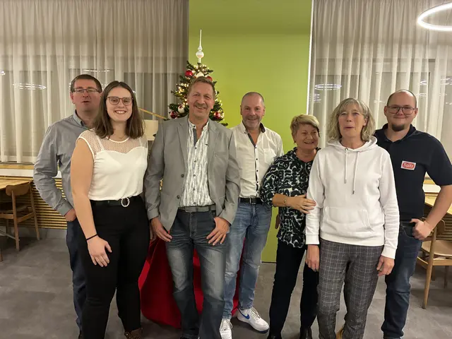 Markus Kurotik, Michelle Weigl, Betriebsratsvorsitzender Roland Pascher, BRV Stv. Leopold Lindorfer, Claudia Mayr, Ingrid Uhl, Kamillo Kölblinger. | Foto: Roland Pascher