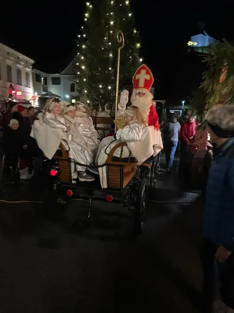 Engels-Schar und fuhr rauf zum Parkplatz des Moorbades um in die Klosterkirche zu gehen... | Foto: Günther Koch