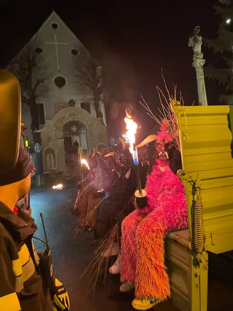 ...machte eine Ehrenrunde... | Foto: Günther Koch