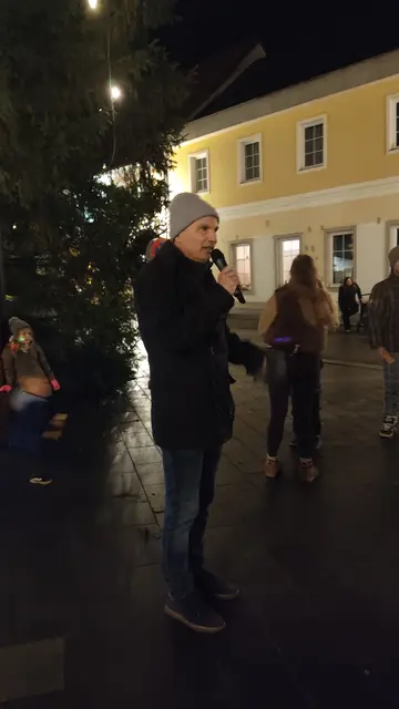 Bürgermeister Karlheinz Schuster begrüßte die vielen Besucher, Eltern und Kinder in seiner Ansprache | Foto: Günther Koch
