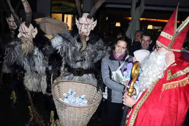 Weder Mama noch Kind hatten Angst vor den bösen Gesellen | Foto: Gerhard Langmann