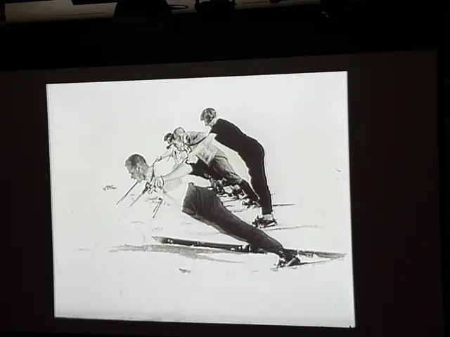 Ein Film zeigte eindrucksvoll, wie sehr sich der alpine Skilauf im Laufe der Zeit weiterentwickelt hat. 