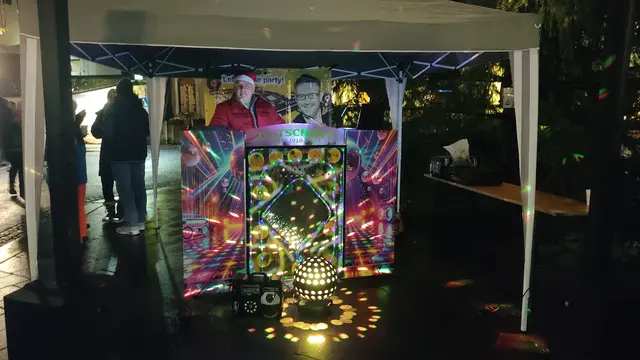 DJ Tschemy, welcher diese Veranstaltung musikalisch begleitete. | Foto: Günther Koch