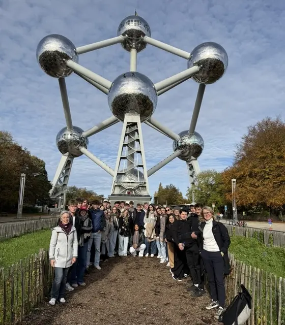 Gruppenfoto vor dem Atomium | Foto: BHAK/BHAS Bad Ischl