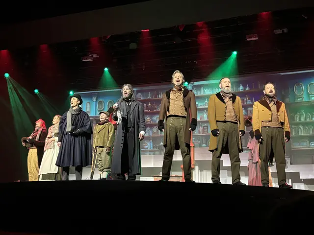 Standing Ovations für "Scrooge": Telfer Weihnachts-Musical startet erneut durch und bringt den Geist der Weihnacht unter die Leute.