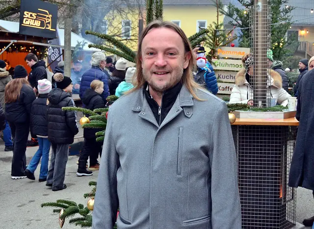 Bgm. Peter Helml freut sich über den zahlreichen Besuch