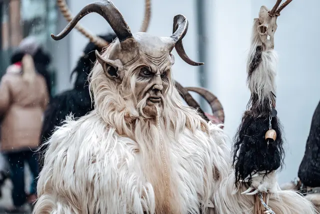 Unruhiger Krampustag: In Mayrhofen und Matrei iO endeten Feierlaune und Brauchtum in handfesten Auseinandersetzungen. | Foto: smarterpix (Symbolbild)